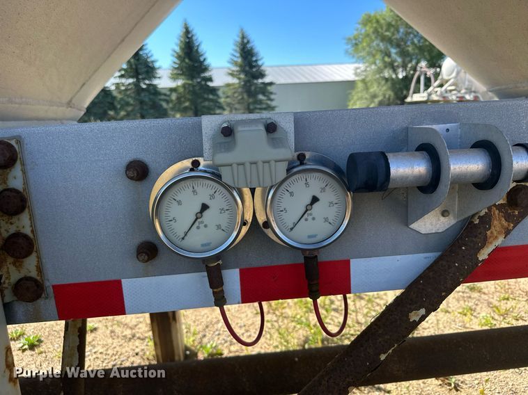 image for item DQ7356 2007 Heil  pneumatic dry bulk trailer