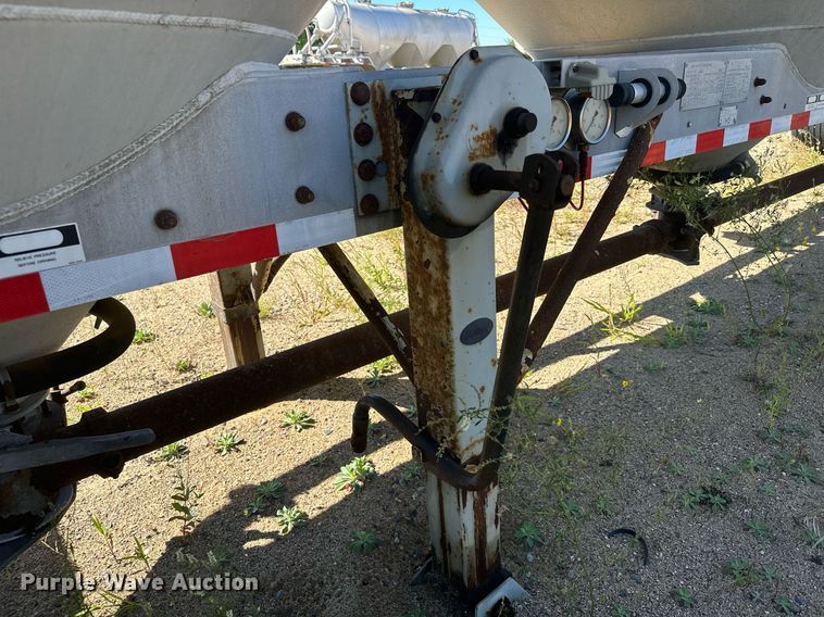 image for item DQ7356 2007 Heil  pneumatic dry bulk trailer