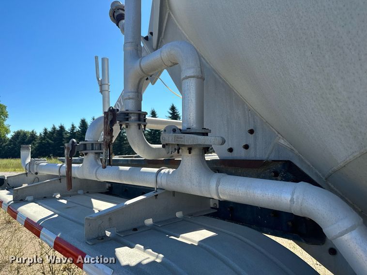 image for item DQ7356 2007 Heil  pneumatic dry bulk trailer