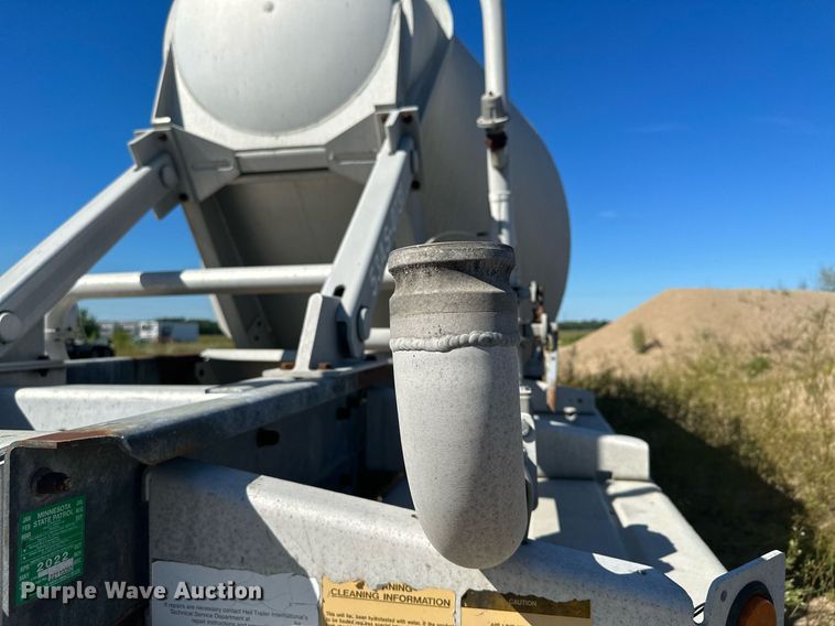 image for item DQ7356 2007 Heil  pneumatic dry bulk trailer