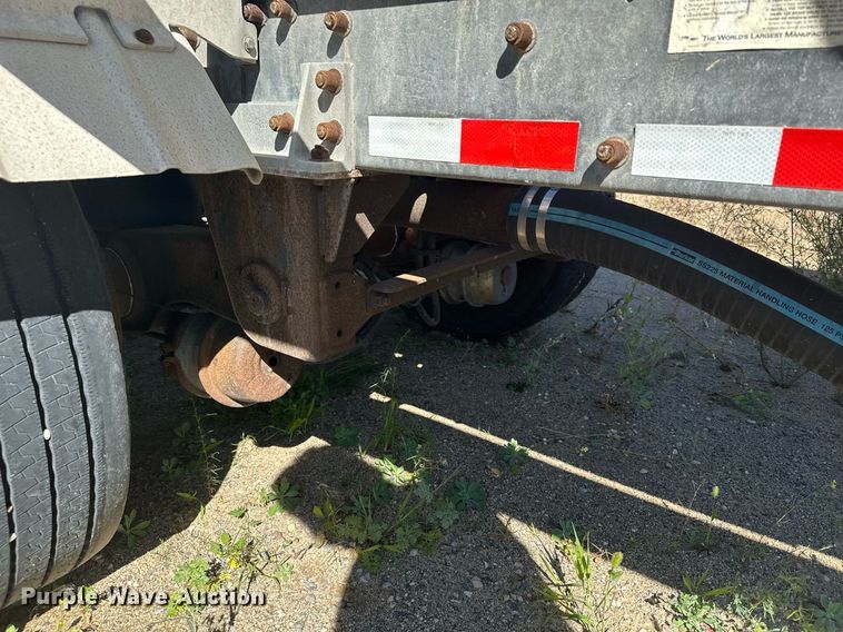 image for item DQ7356 2007 Heil  pneumatic dry bulk trailer