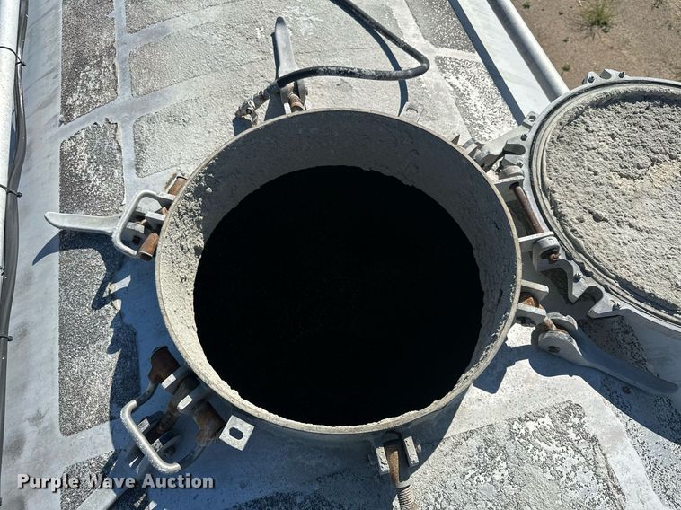 image for item DQ7356 2007 Heil  pneumatic dry bulk trailer