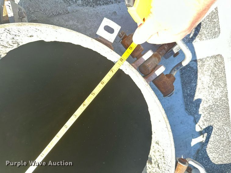 image for item DQ7356 2007 Heil  pneumatic dry bulk trailer