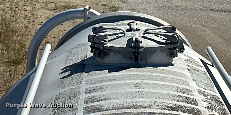 image for item DQ7356 2007 Heil  pneumatic dry bulk trailer