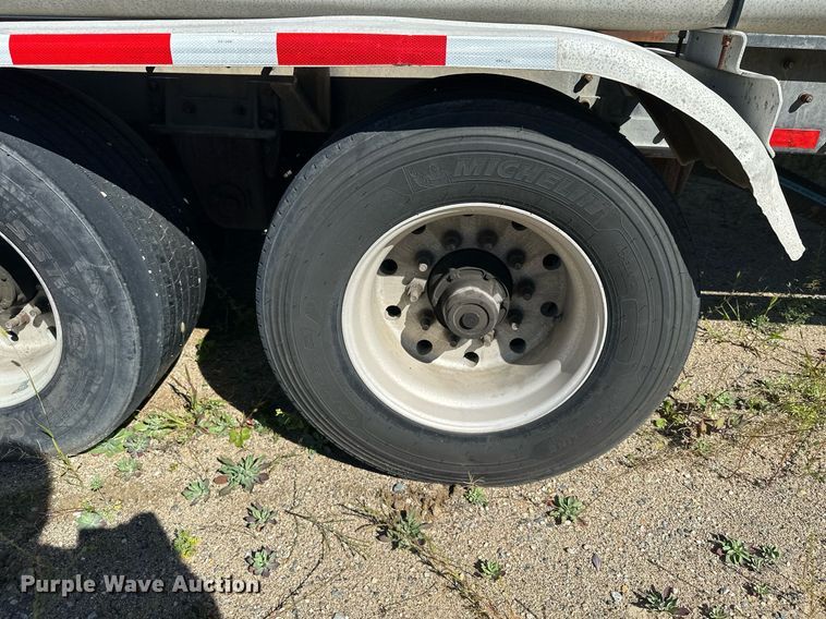 image for item DQ7356 2007 Heil  pneumatic dry bulk trailer