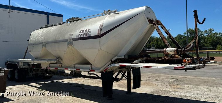 image for item DQ7357 1985 Fruehauf  pneumatic dry bulk trailer
