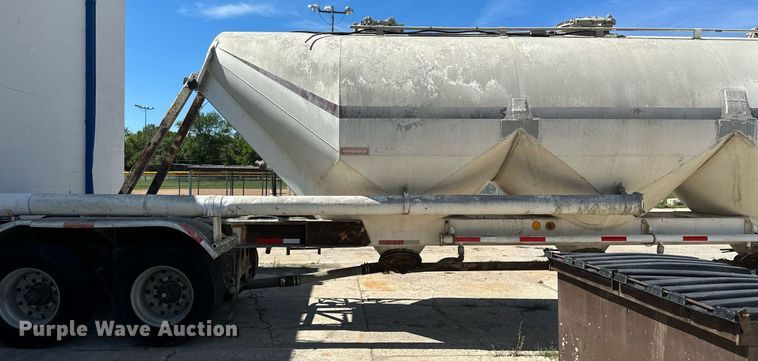 image for item DQ7357 1985 Fruehauf  pneumatic dry bulk trailer