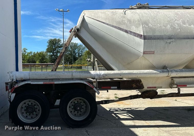 image for item DQ7357 1985 Fruehauf  pneumatic dry bulk trailer
