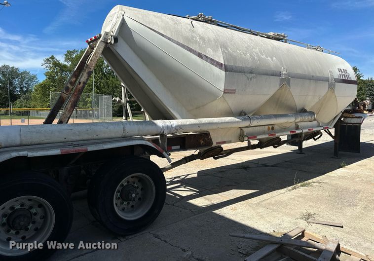 image for item DQ7357 1985 Fruehauf  pneumatic dry bulk trailer