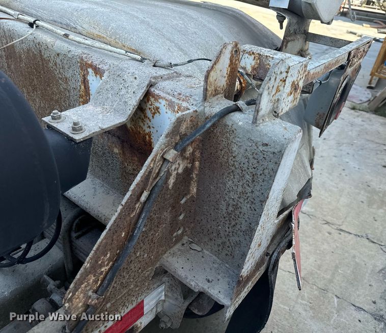 image for item DQ7357 1985 Fruehauf  pneumatic dry bulk trailer