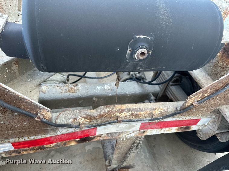 image for item DQ7357 1985 Fruehauf  pneumatic dry bulk trailer