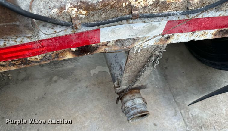 image for item DQ7357 1985 Fruehauf  pneumatic dry bulk trailer