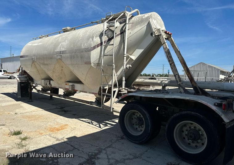 image for item DQ7357 1985 Fruehauf  pneumatic dry bulk trailer