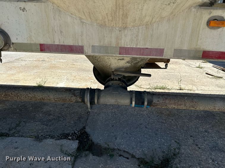 image for item DQ7357 1985 Fruehauf  pneumatic dry bulk trailer