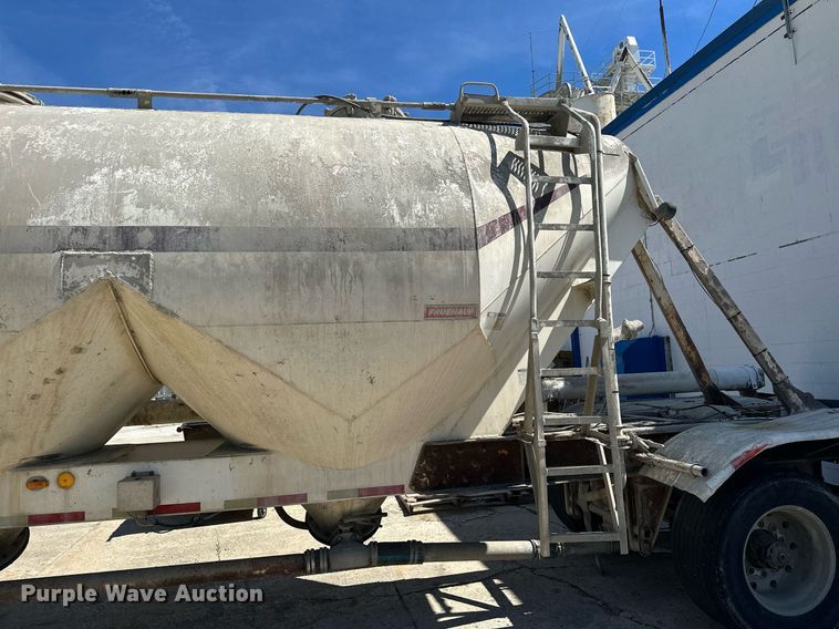 image for item DQ7357 1985 Fruehauf  pneumatic dry bulk trailer