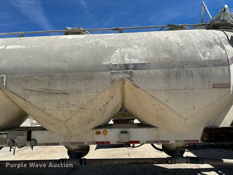 image for item DQ7357 1985 Fruehauf  pneumatic dry bulk trailer