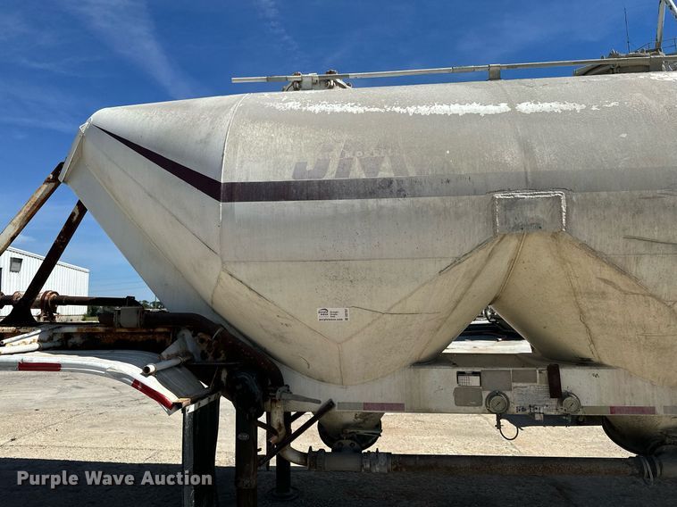 image for item DQ7357 1985 Fruehauf  pneumatic dry bulk trailer