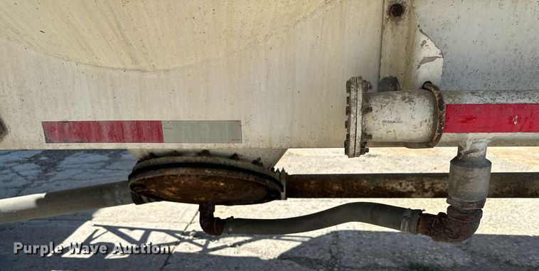 image for item DQ7357 1985 Fruehauf  pneumatic dry bulk trailer