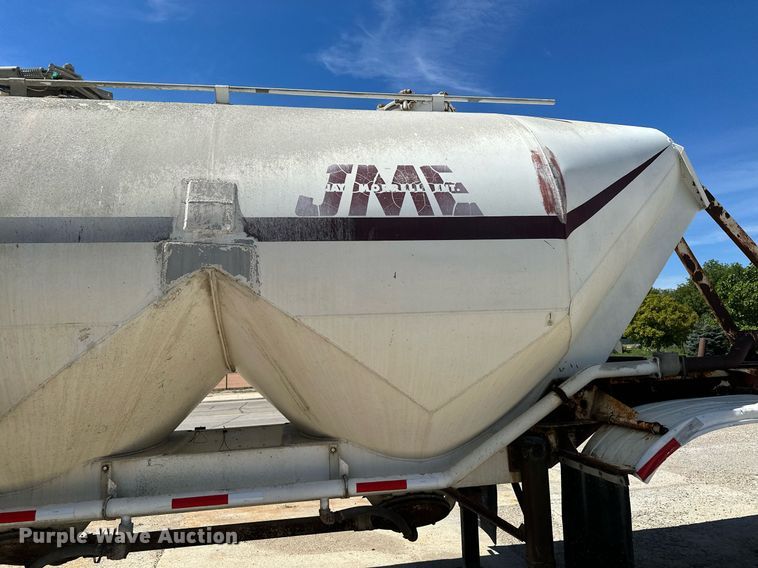 image for item DQ7357 1985 Fruehauf  pneumatic dry bulk trailer