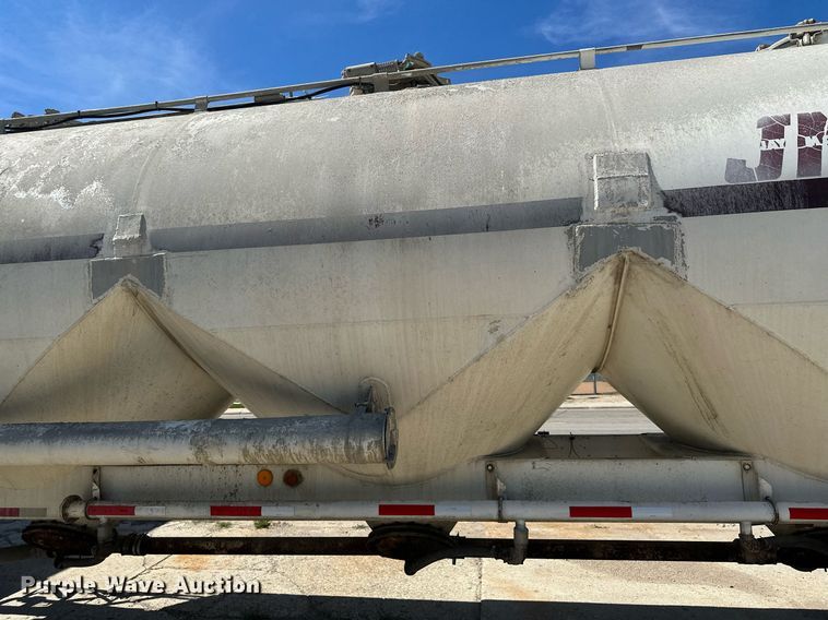 image for item DQ7357 1985 Fruehauf  pneumatic dry bulk trailer