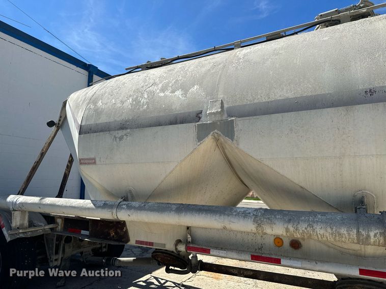 image for item DQ7357 1985 Fruehauf  pneumatic dry bulk trailer