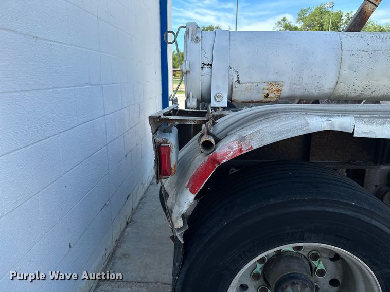 image for item DQ7357 1985 Fruehauf  pneumatic dry bulk trailer