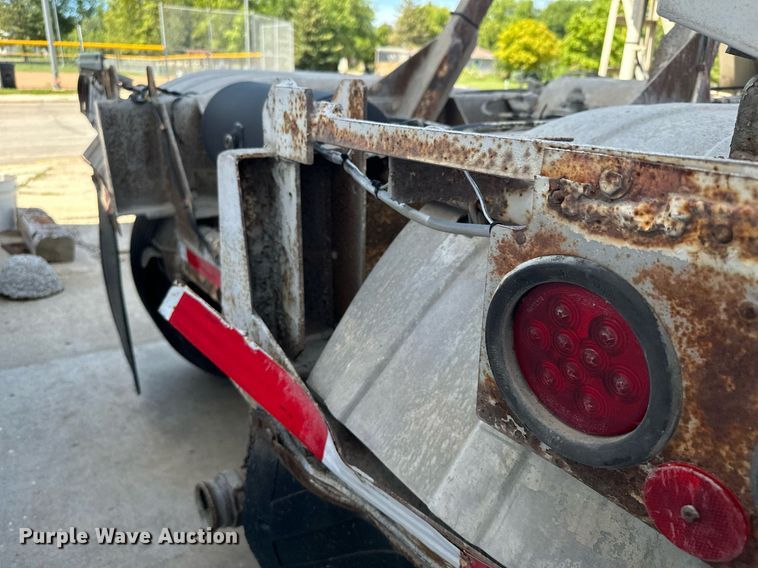 image for item DQ7357 1985 Fruehauf  pneumatic dry bulk trailer