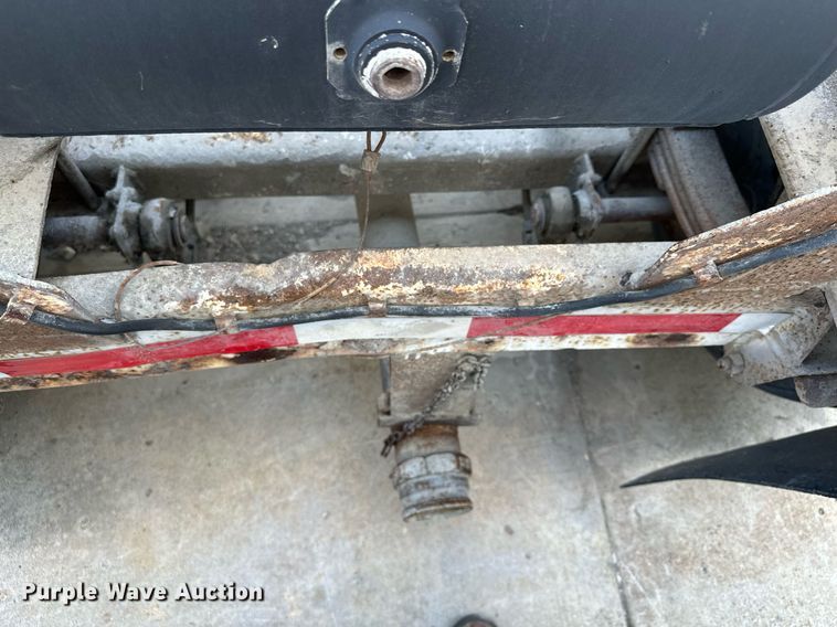 image for item DQ7357 1985 Fruehauf  pneumatic dry bulk trailer