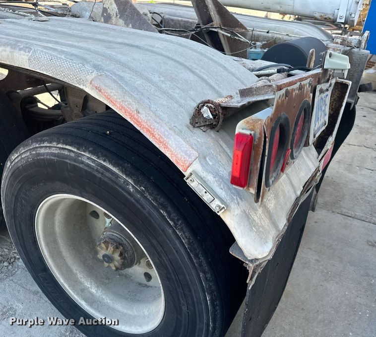 image for item DQ7357 1985 Fruehauf  pneumatic dry bulk trailer