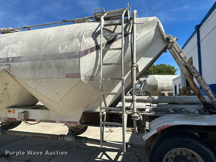 image for item DQ7357 1985 Fruehauf  pneumatic dry bulk trailer