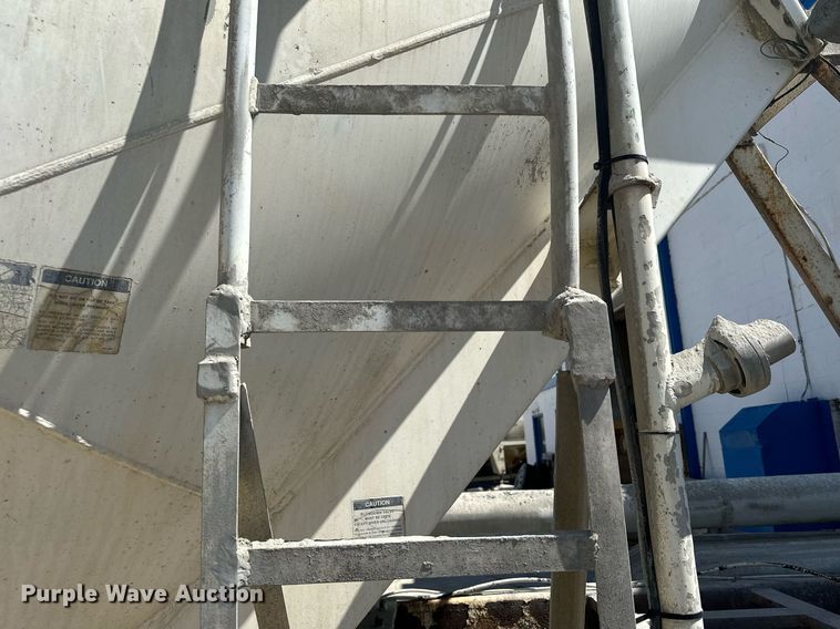 image for item DQ7357 1985 Fruehauf  pneumatic dry bulk trailer