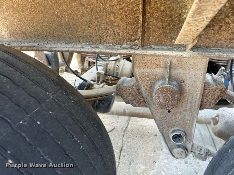 image for item DQ7357 1985 Fruehauf  pneumatic dry bulk trailer