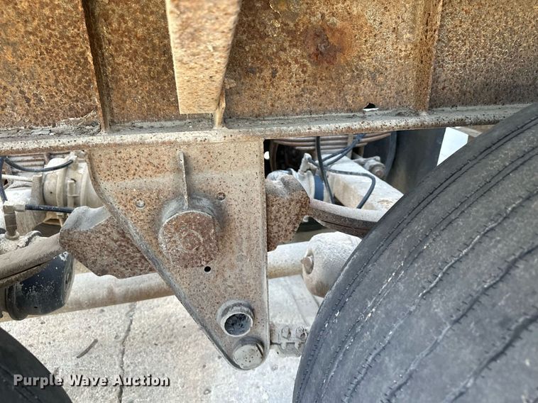 image for item DQ7357 1985 Fruehauf  pneumatic dry bulk trailer