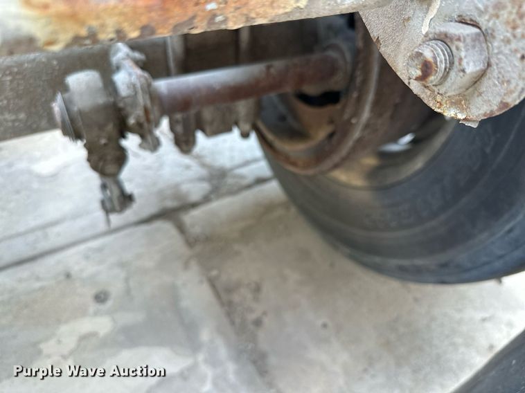 image for item DQ7357 1985 Fruehauf  pneumatic dry bulk trailer