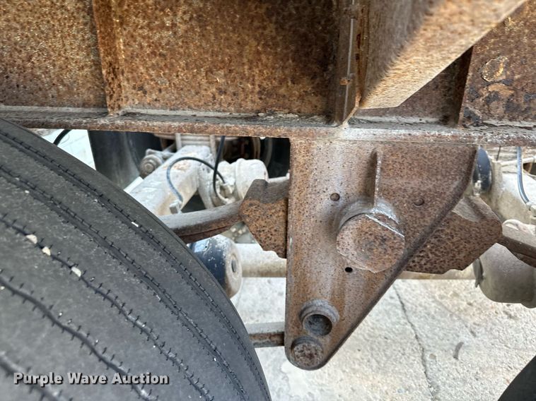 image for item DQ7357 1985 Fruehauf  pneumatic dry bulk trailer