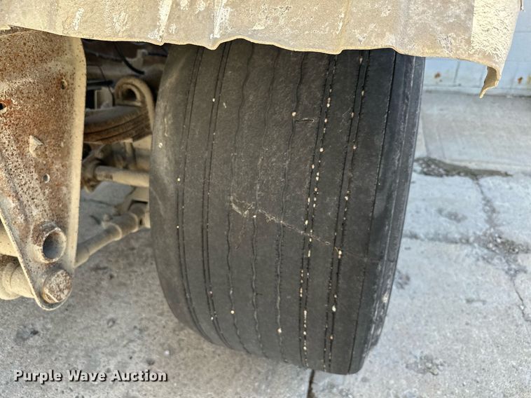 image for item DQ7357 1985 Fruehauf  pneumatic dry bulk trailer