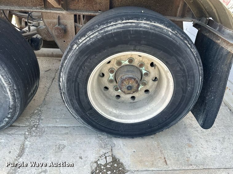 image for item DQ7357 1985 Fruehauf  pneumatic dry bulk trailer