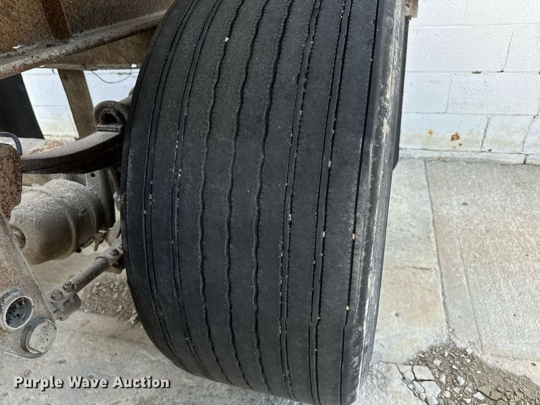 image for item DQ7357 1985 Fruehauf  pneumatic dry bulk trailer