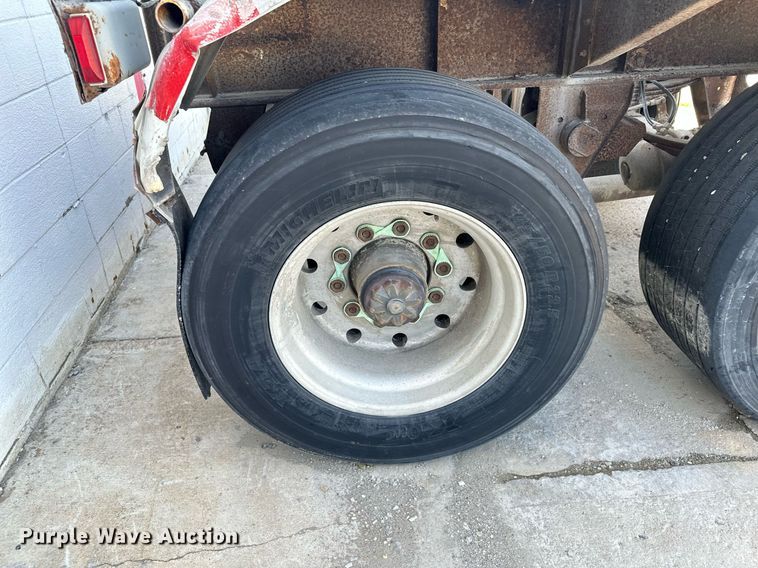 image for item DQ7357 1985 Fruehauf  pneumatic dry bulk trailer