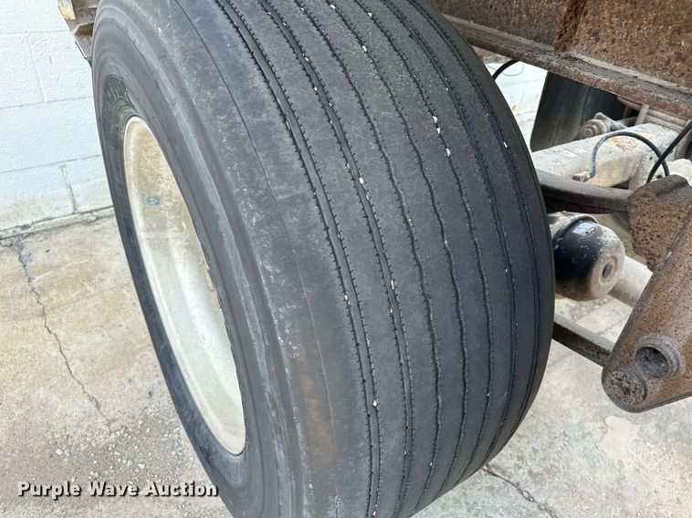 image for item DQ7357 1985 Fruehauf  pneumatic dry bulk trailer