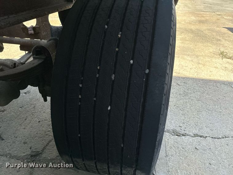 image for item DQ7357 1985 Fruehauf  pneumatic dry bulk trailer