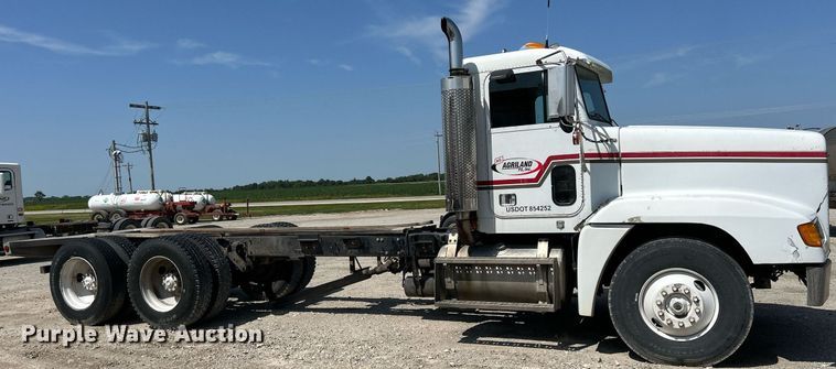 image for item DR4698 1990 Freightliner FLD  semi truck