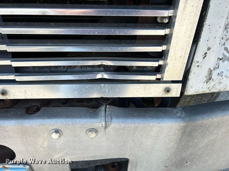 image for item DR4698 1990 Freightliner FLD  semi truck