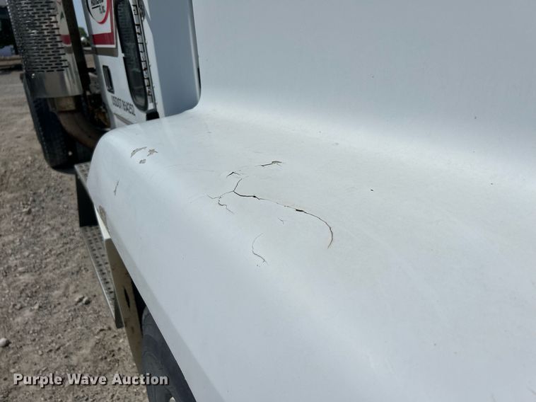 image for item DR4698 1990 Freightliner FLD  semi truck