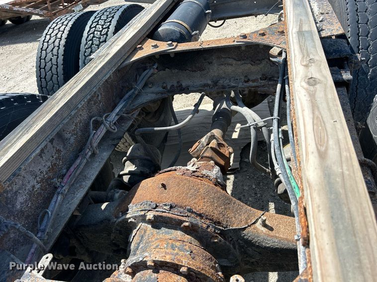 image for item DR4698 1990 Freightliner FLD  semi truck