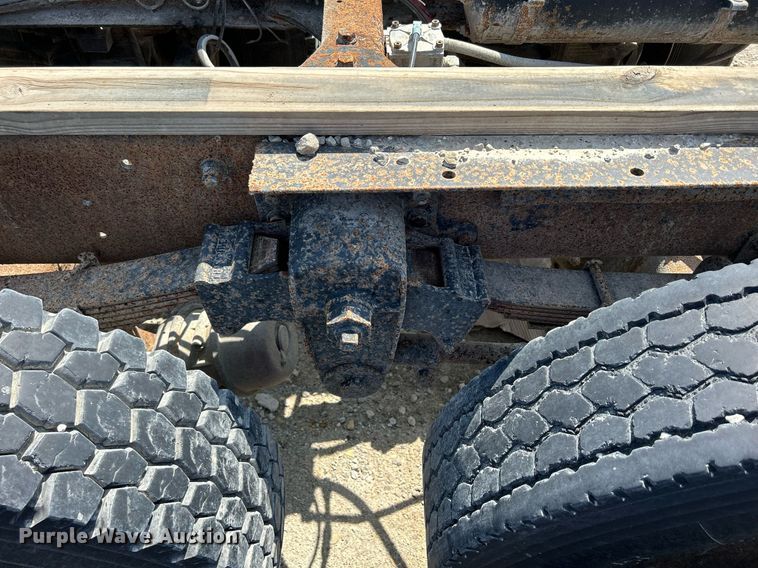 image for item DR4698 1990 Freightliner FLD  semi truck