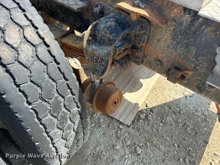 image for item DR4698 1990 Freightliner FLD  semi truck