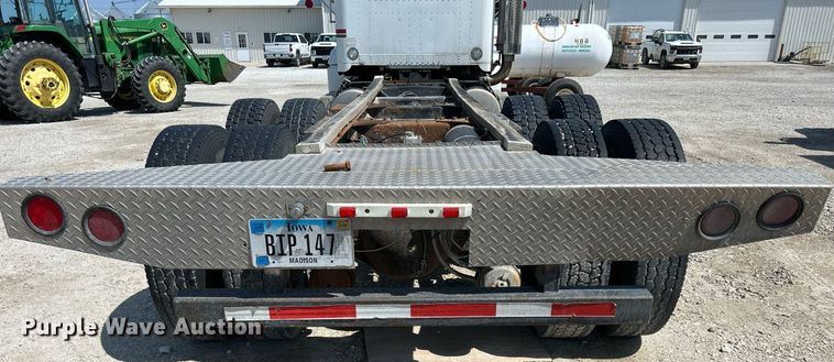 image for item DR4698 1990 Freightliner FLD  semi truck