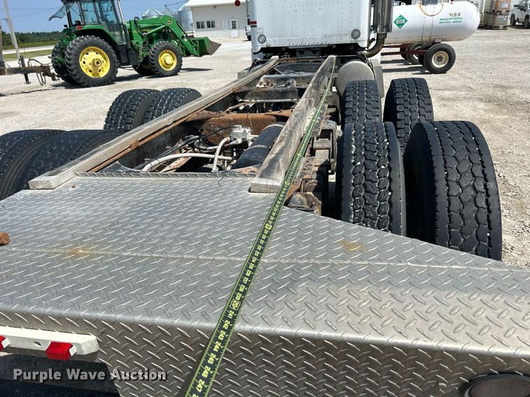 image for item DR4698 1990 Freightliner FLD  semi truck