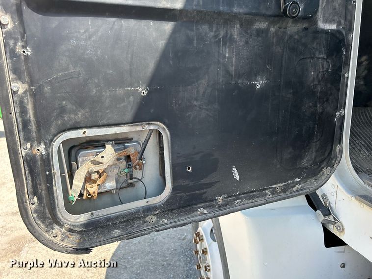 image for item DR4698 1990 Freightliner FLD  semi truck